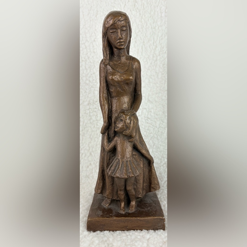 Leonardo Artworks Inc.  "Mother and Child" sculpture